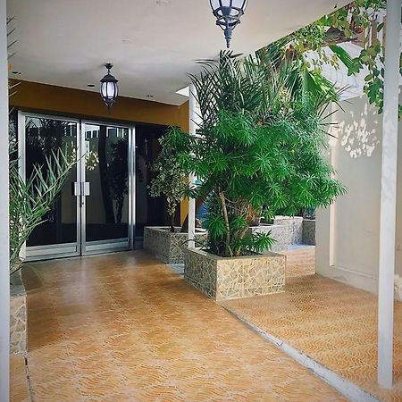 Al Hadow Hotel Muskat Bagian luar foto