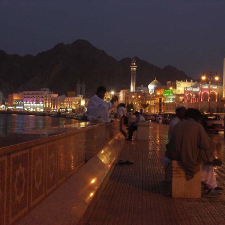 Al Hadow Hotel Muskat Bagian luar foto