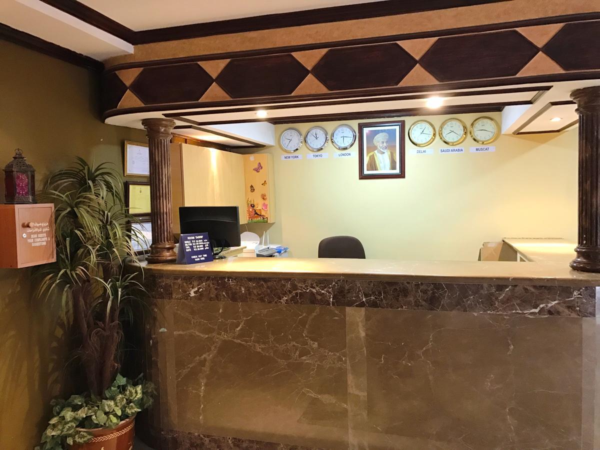 Al Hadow Hotel Muskat Bagian luar foto