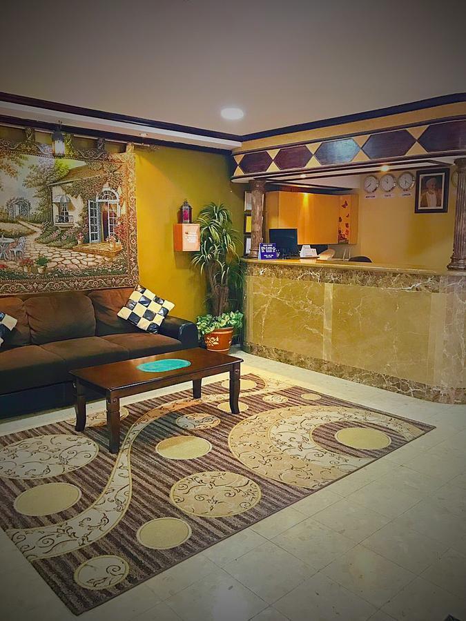 Al Hadow Hotel Muskat Bagian luar foto